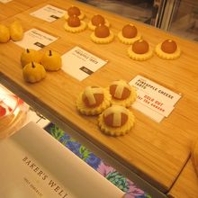 他のお店も見て廻ろう。