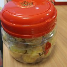 友人に二つ、職場のおやつ用に一つ購入。