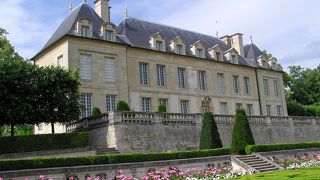 フランス式庭園が美しい印象派記念館