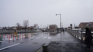 そのまま突き当りになってしまって、変な感じ