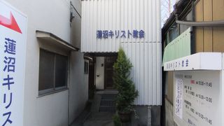 ひっそりとした小さな教会です。