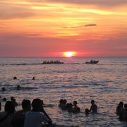 朝から夜までお祭り騒ぎの場所