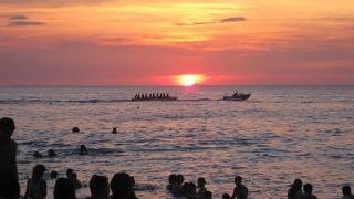 朝から夜までお祭り騒ぎの場所