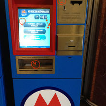 自動販売機。分かりやすいです。小銭の消化にも便利。