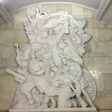 プローシャチ・レヴォリューツィ（革命広場）駅