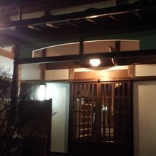 夜なので暗くてわかりにくいですが…