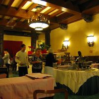 朝食会場　落ち着いた部屋