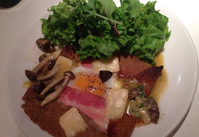 ケーキだけでなくガレットも美味しい。