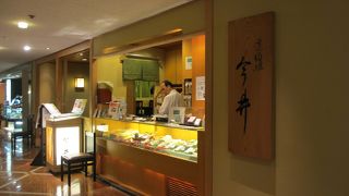 高級ホテルにあるリーズナブルな食事処