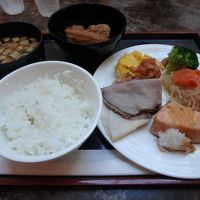 ラウンジの無料朝食