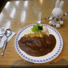 名物カツカレーです。
