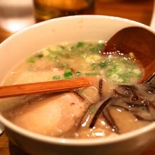 博多トンコツラーメン