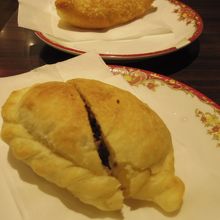 ピロシキ（日本のパン屋で売ってるのとはちょっと違う）