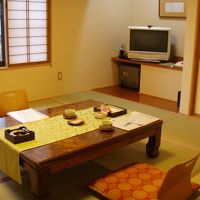 お部屋は和室でダイニングも付いています。