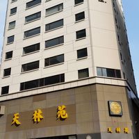 一階がマッサージ店で、4階からホテルです。