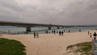 エメラルドグリーンの海が美しい