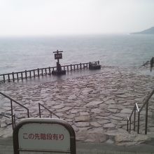 東尋坊 この先が切り立った岩壁