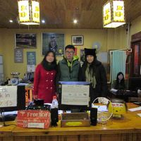 Hello Chengduのスタッフです、真ん中のEvanが