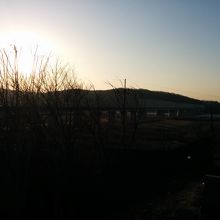 鉄道が北朝鮮に繋がっています。橋は「自由の橋」