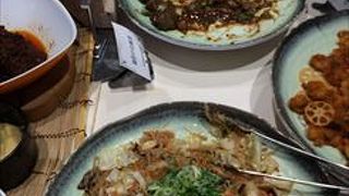 食べ放題なので、多くのごはんを食べた後には、デザートのソフトクリームも有りますが、ビスケットや紅茶、コーヒ等も有ります