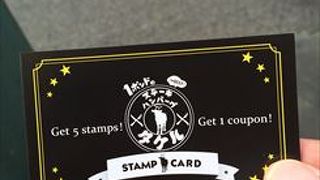 ポイントカードを発行してくれていて、５プレートを食べると、１回のガチャができて、ハズレ無しの景品をもらえる、そんな特典が有ります。