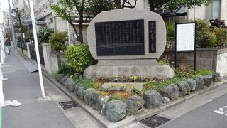 学校に入らなくても見られます。