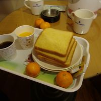 サービスの朝食。この日はみかんもありました！