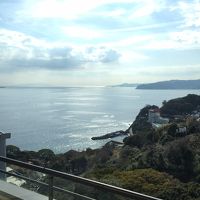 山の手で海がよく見えます。