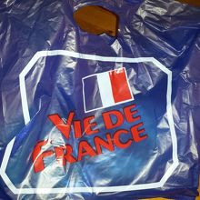 この袋持ってる人見るとパン食べたくなります。