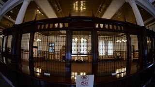 東京駅との類似設計あり　但しレンガ造りではなくタイル使用