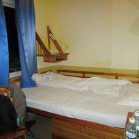 部屋はこんな感じにシャワー、トイレ、洗面台付、テレビ無し