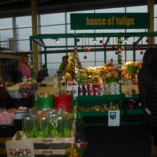 このようなチューリップ売りのワゴンがありました