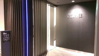 典型的なANAラウンジです。