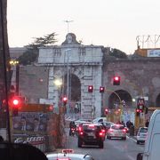 ローマの入口。狭き門です。