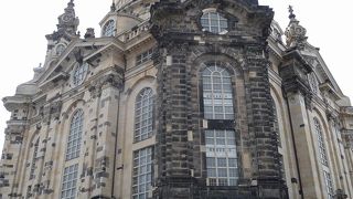 緻密な復旧作業で、パズルのように再現した熱意が伝わります。