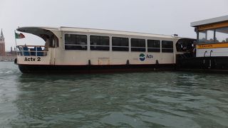 船なので徒歩なみに遅いので島内移動には注意が必要です。