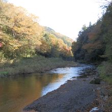 冠水橋付近の嵐山渓谷。