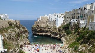 ポリニャーノ・ア・マーレの景勝地ビーチですが…