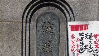 橋の東側がより通行量が多いように感じます