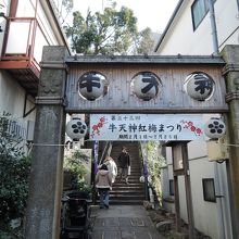 入口は狭い階段であまり人がまつりに気付かないかも