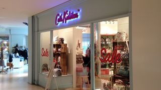 カラフルなカバンが沢山あります!!