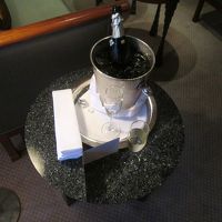 夕刻にはスパーリングワインが届けられました 