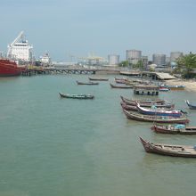 バタワースフェリーターミナルから望む