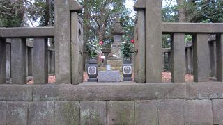 源氏山公園内にある討幕の功労者のお墓