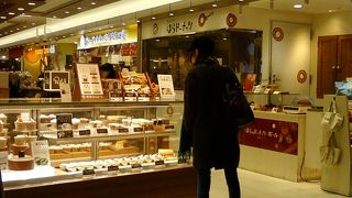 フードフロアー、注目ショップがいっぱい。