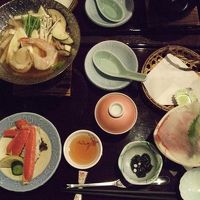 食事開始時の内容、次々運ばれてきます