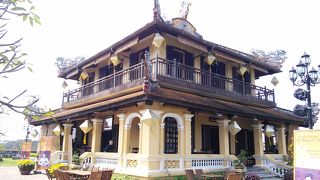 カフェで一休みできます