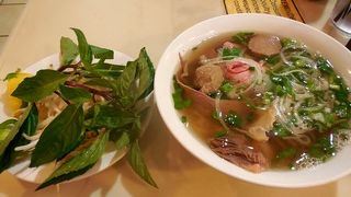 庶民的なベトナム料理でおなかも懐も満足！