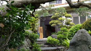 スープが(限定40食)「カツオだし汁」と(当店自慢!)「豚骨ブレンド」