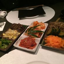 ナムルなど、前菜の数が多い！